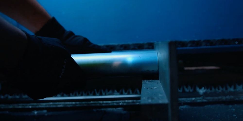 Adjustable Legs - How It's Made 5 aluminium tubes pushed against trim stopper