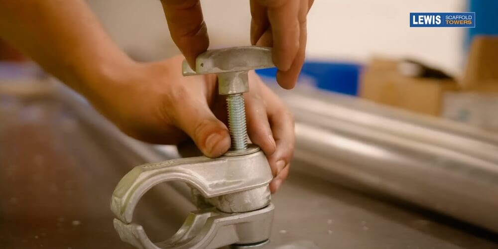 Scaffold Stabiliser – How It’s Made 8 installing clamps stabilisers